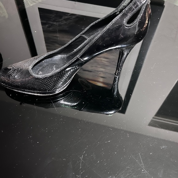 Ellie Tahari black patent embossed pumps - Picture 8 of 8